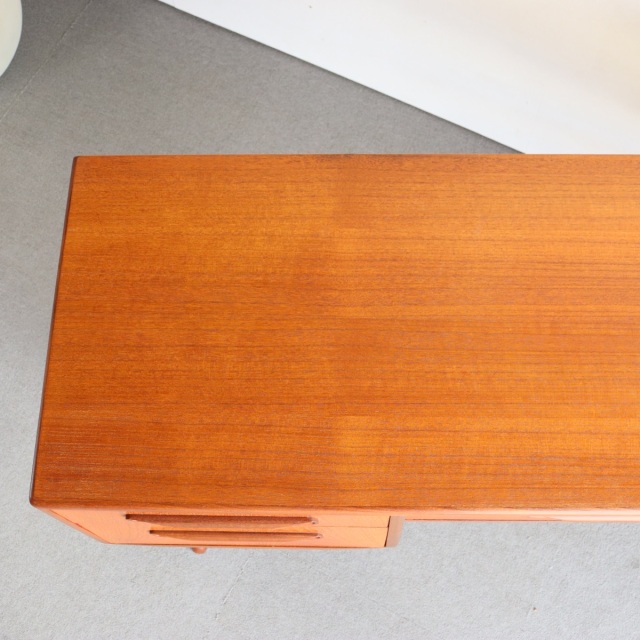 ジープランG-PLANのデスク