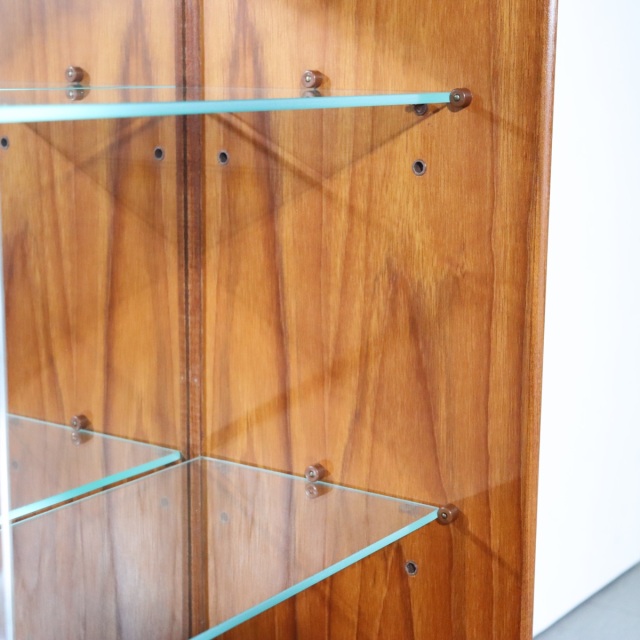 ターニッジTURNIDGEキャビネット。木の温度を感じるチーク材北欧ヴィンテージ。自然な美しさが光る。