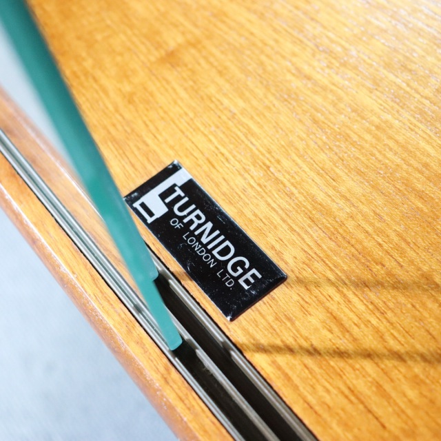 ターニッジTURNIDGEキャビネット。木の温度を感じるチーク材北欧ヴィンテージ。自然な美しさが光る。