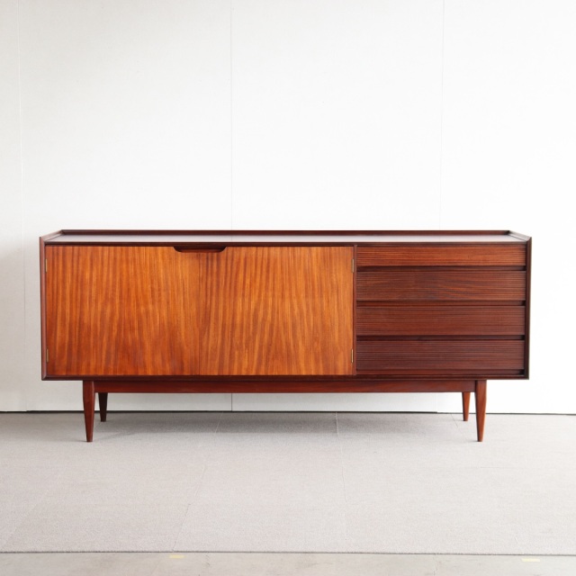 送料込み】【職人泣かせ】RICHARD HORNBYデザインによるサイドボード