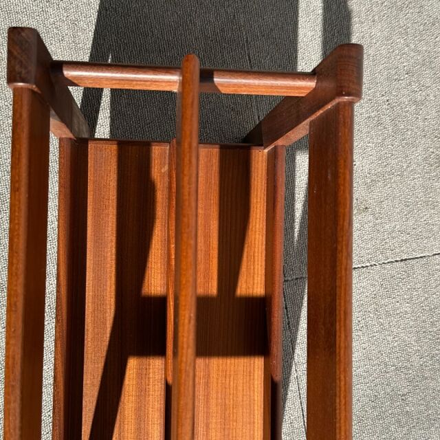 チーク材のヴィンテージマガジンラック