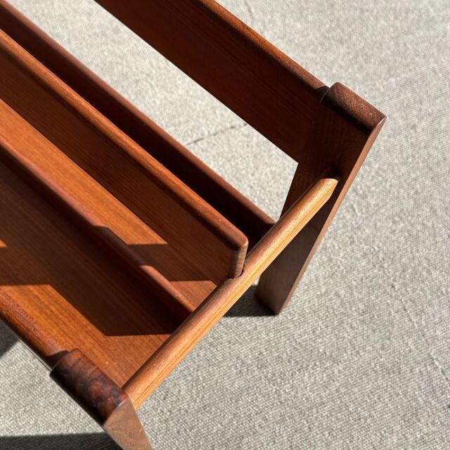 チーク材のヴィンテージマガジンラック