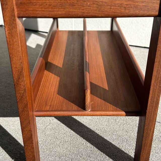 チーク材のヴィンテージマガジンラック