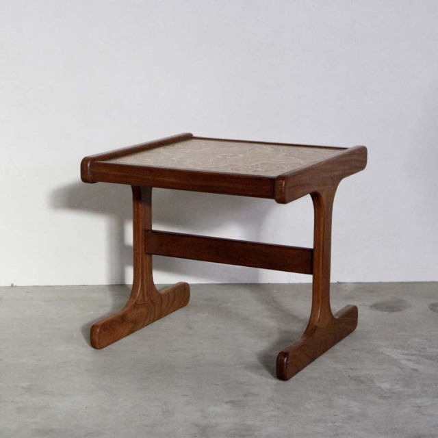 天板がタイルの木製ヴィンテージコーヒーテーブル　23110