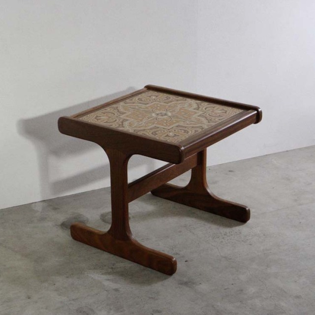 天板がタイルの木製ヴィンテージコーヒーテーブル　23110