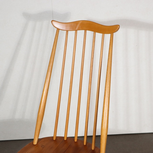 アーコールERCOLダイニングチェア。 木目の流れが美しい北欧ヴィンテージ。上質な佇まい。