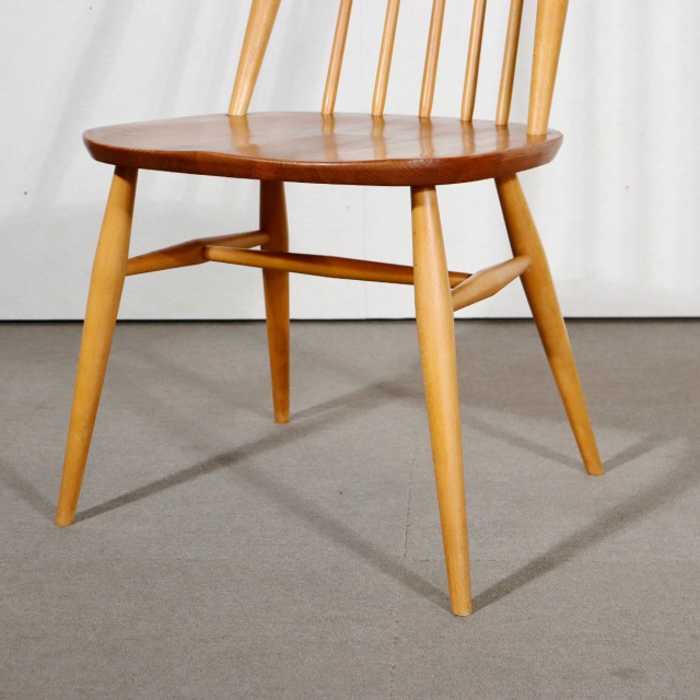 アーコールERCOLダイニングチェア。 木目の流れが美しい北欧ヴィンテージ。上質な佇まい。