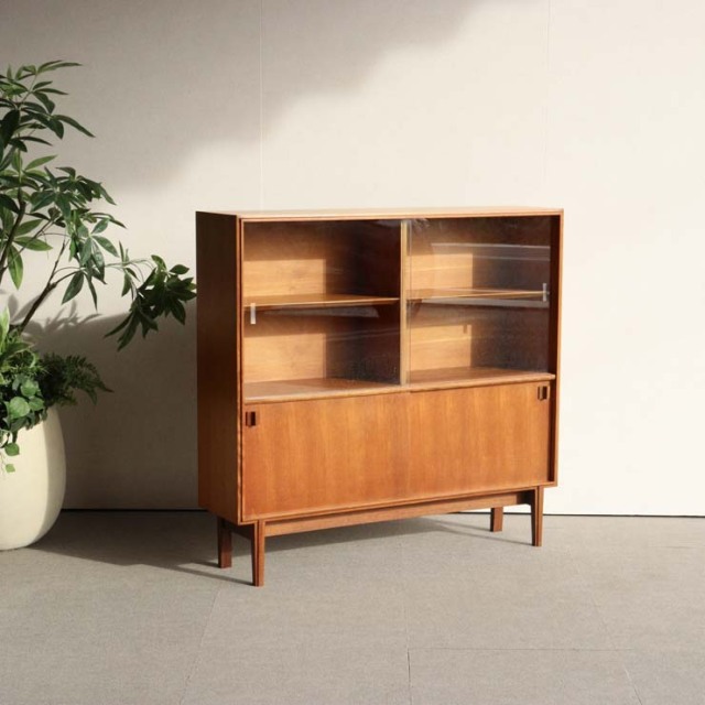 一芸入社。 ビーバーアンドタプレイBEAVER & TAPLEYのブックケース