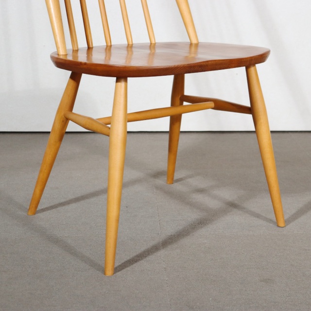 アーコールERCOLダイニングチェア。 木目の流れが美しい北欧ヴィンテージ。上質な佇まい。