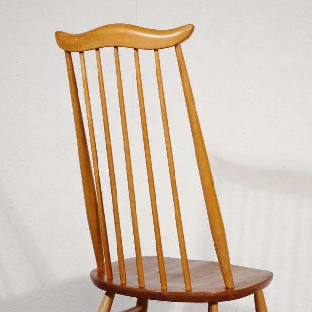 アーコールERCOLダイニングチェア。 木目の流れが美しい北欧ヴィンテージ。上質な佇まい。