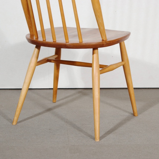 アーコールERCOLダイニングチェア。 木目の流れが美しい北欧ヴィンテージ。上質な佇まい。