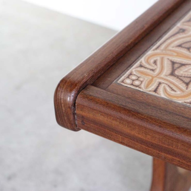 天板がタイルの木製ヴィンテージコーヒーテーブル　23110