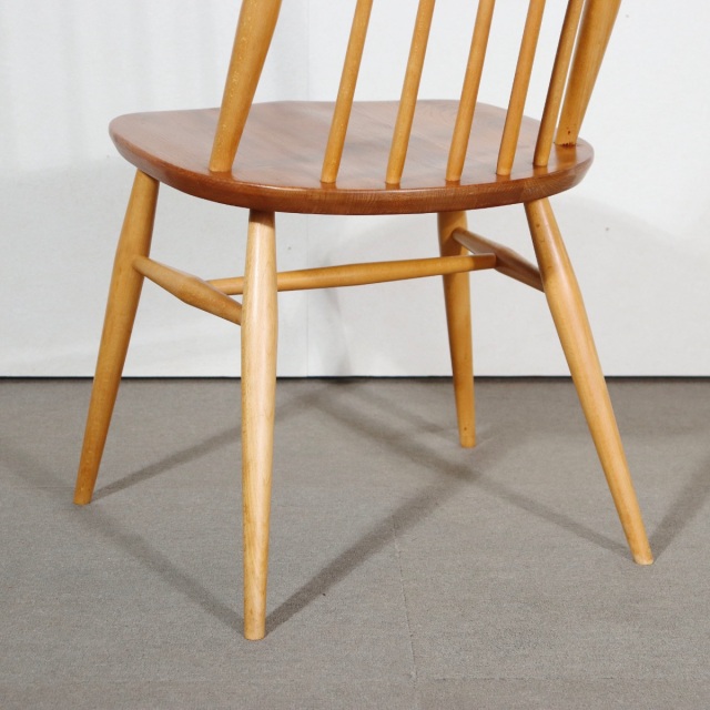 アーコールERCOLダイニングチェア。 木目の流れが美しい北欧ヴィンテージ。上質な佇まい。