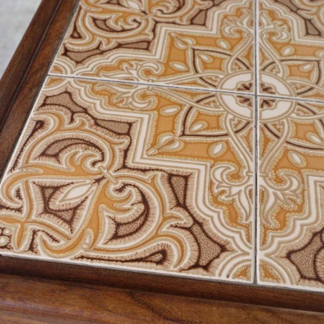 天板がタイルの木製ヴィンテージコーヒーテーブル　23110