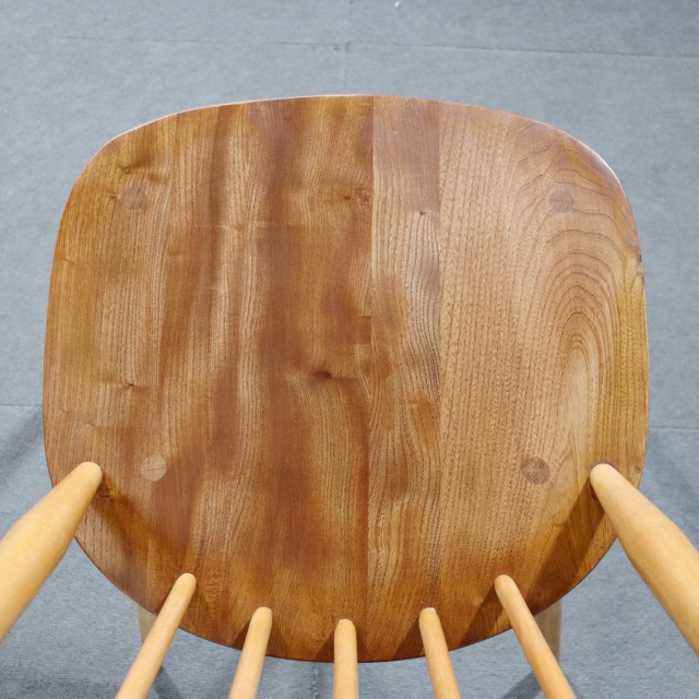 アーコールERCOLダイニングチェア。 木目の流れが美しい北欧ヴィンテージ。上質な佇まい。