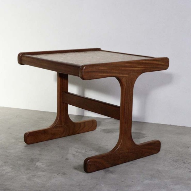 天板がタイルの木製ヴィンテージコーヒーテーブル　23110