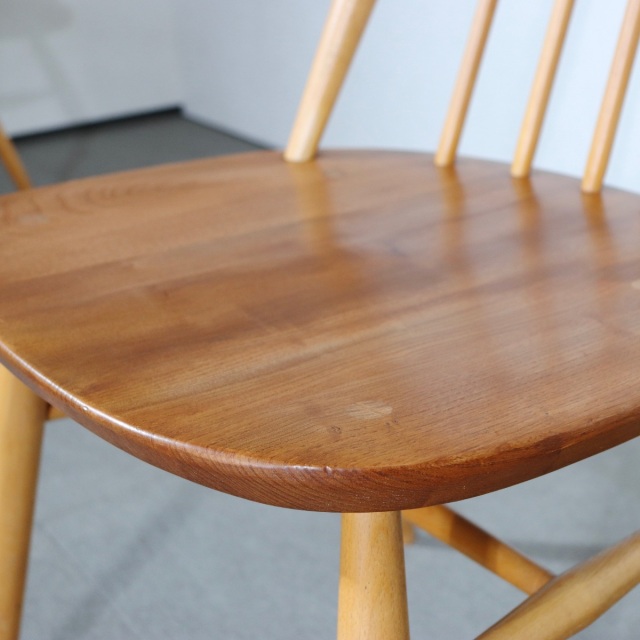 アーコールERCOLダイニングチェア。 木目の流れが美しい北欧ヴィンテージ。上質な佇まい。