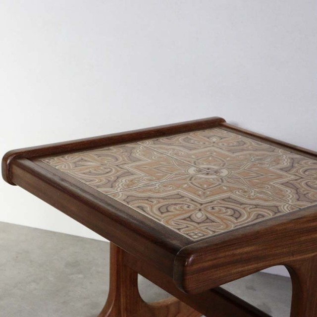 天板がタイルの木製ヴィンテージコーヒーテーブル　23110