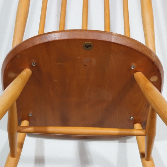 アーコールERCOLダイニングチェア。 木目の流れが美しい北欧ヴィンテージ。上質な佇まい。