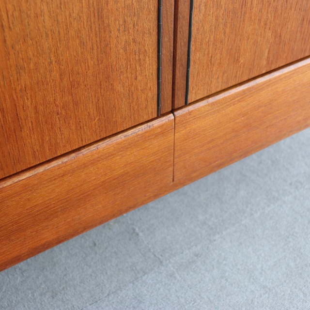 英国ヴィンテージのサイドボード