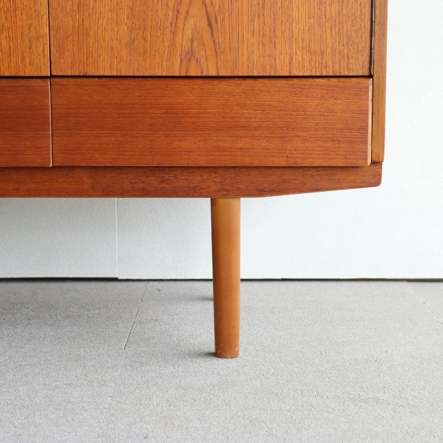 英国ヴィンテージのサイドボード