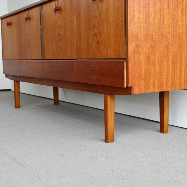 英国ヴィンテージのサイドボード