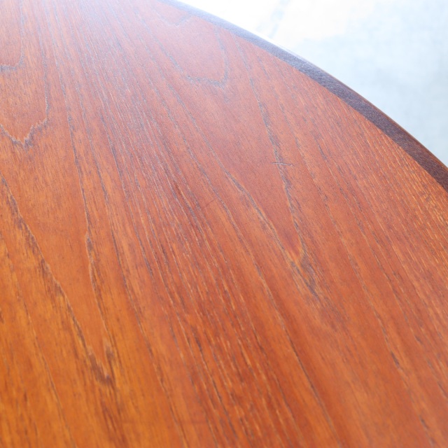 ジープランG-PLANラウンドダイニングテーブル。上質な木目が際立つヴィンテージ家具。所有する喜びを感じる一品。