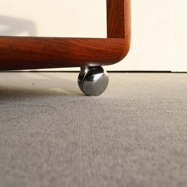 ほぼ存在しない。 ジープランG-PLANのコーヒーテーブル