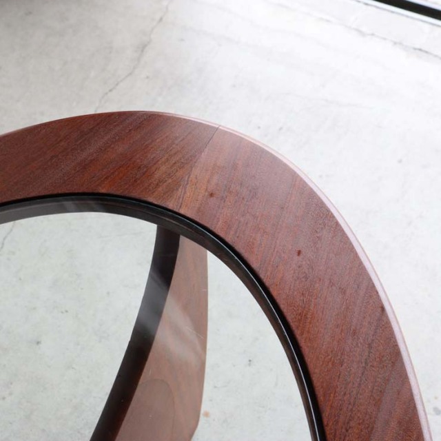 木製の楕円形の天板で、天板がガラス製のコーヒーテーブル、23047
