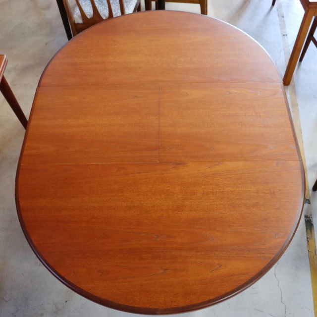 G-PLAN(ジープラン)ラウンドダイニングテーブル| ヴィンテージ家具