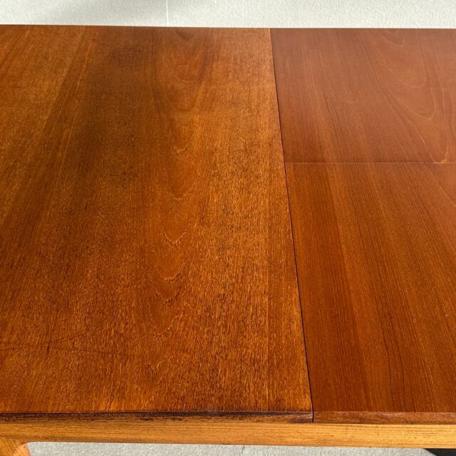 ヤンガーYOUNGERのヴィンテージダイニングテーブル。ミッドセンチュリーモダンスタイル。