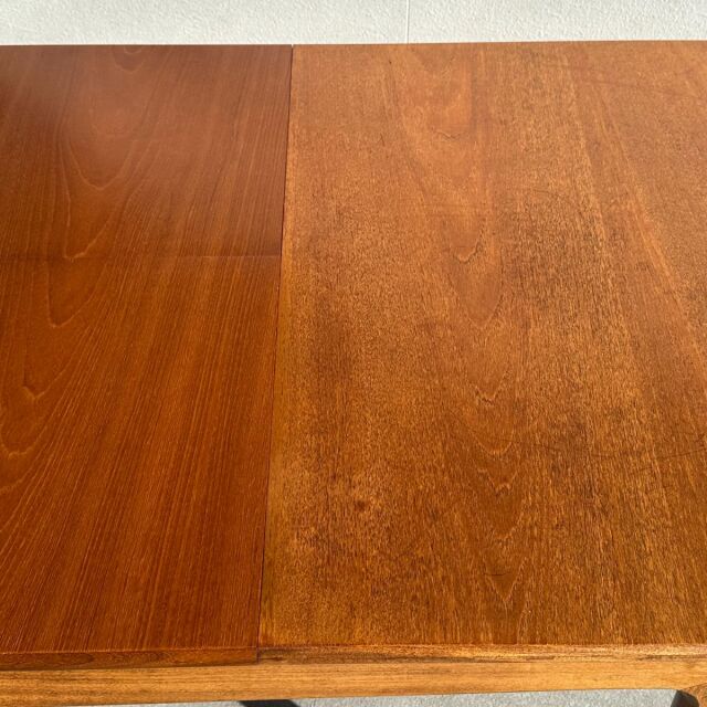 ヤンガーYOUNGERのヴィンテージダイニングテーブル。ミッドセンチュリーモダンスタイル。