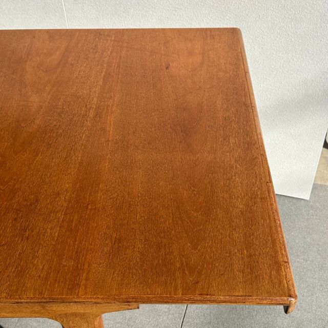 ヤンガーYOUNGERのヴィンテージダイニングテーブル。ミッドセンチュリーモダンスタイル。