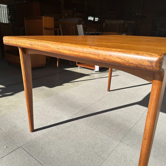ビンテージ　アンティーク　テーブル　ダイニングテーブル　ミッドセンチュリー　家具 1950's ヴィンテージ ミッドセンチュリー ダイニングテーブル