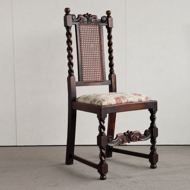 英国ヴィンテージのオーク材の籐製背もたれチェア