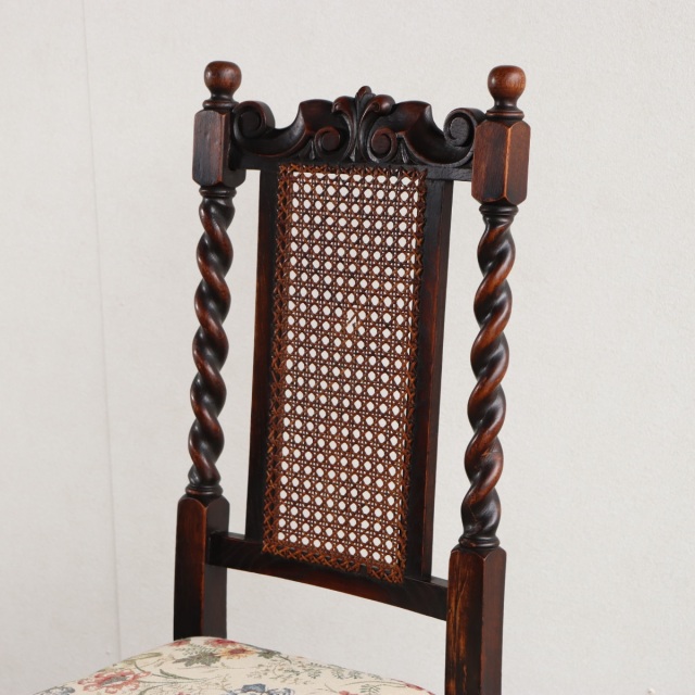 英国ヴィンテージのオーク材の籐製背もたれチェア