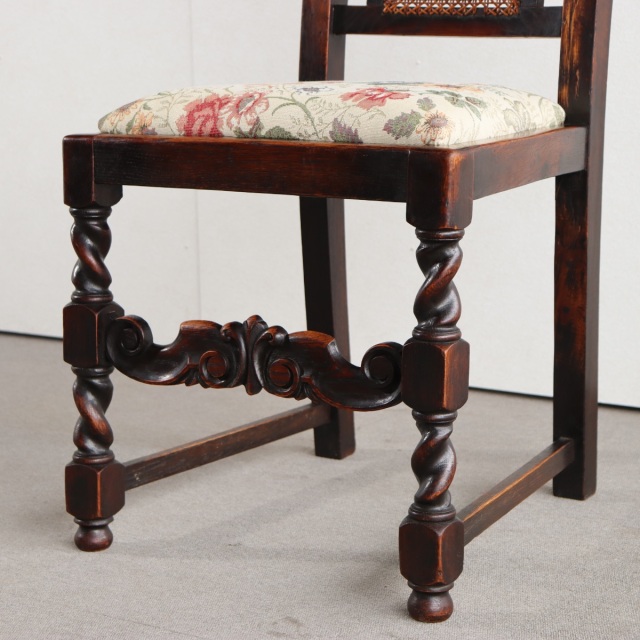 英国ヴィンテージのオーク材の籐製背もたれチェア