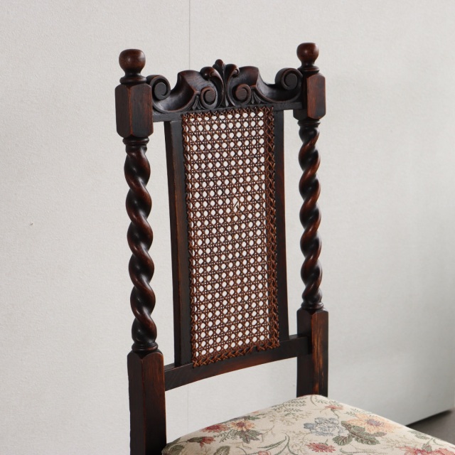 英国ヴィンテージのオーク材の籐製背もたれチェア