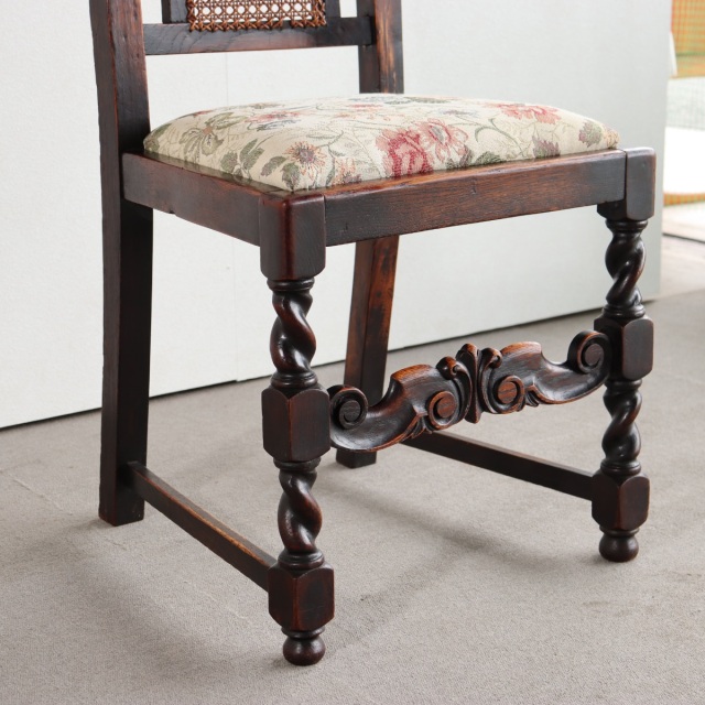 英国ヴィンテージのオーク材の籐製背もたれチェア