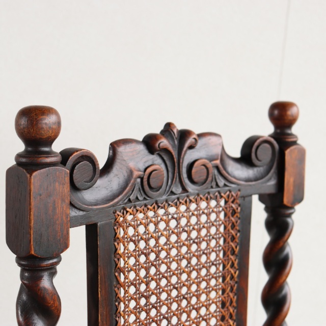 英国ヴィンテージのオーク材の籐製背もたれチェア