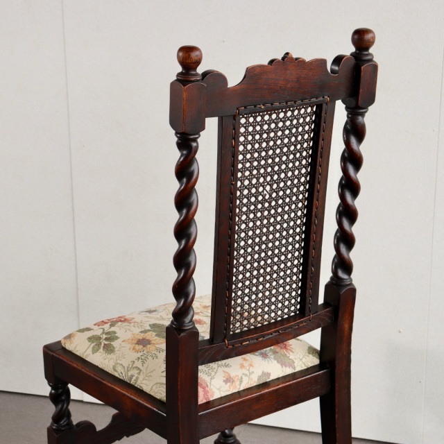 英国ヴィンテージのオーク材の籐製背もたれチェア