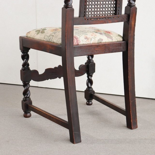 英国ヴィンテージのオーク材の籐製背もたれチェア