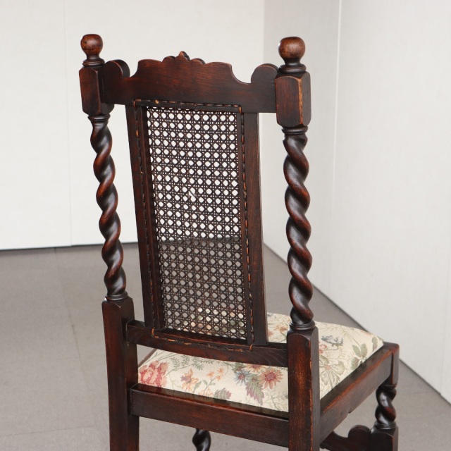 英国ヴィンテージのオーク材の籐製背もたれチェア