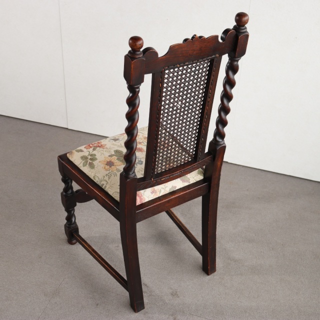 英国ヴィンテージのオーク材の籐製背もたれチェア