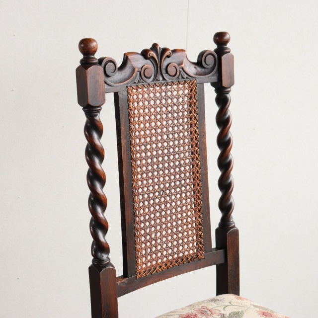 英国ヴィンテージのオーク材の籐製背もたれチェア