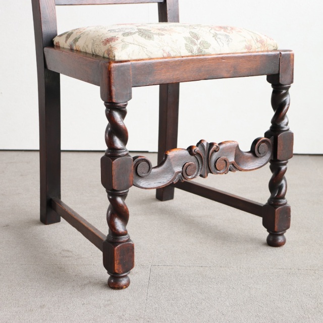 英国ヴィンテージのオーク材の籐製背もたれチェア