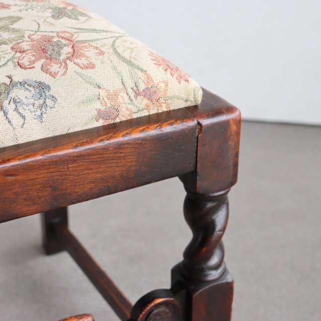 英国ヴィンテージのオーク材の籐製背もたれチェア