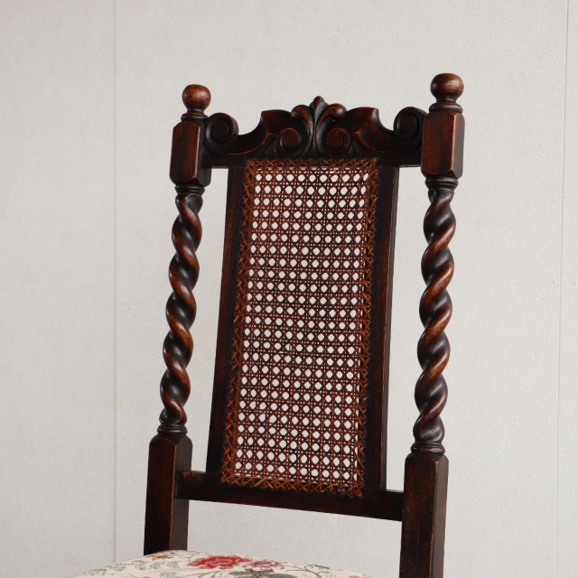 英国ヴィンテージのオーク材の籐製背もたれチェア