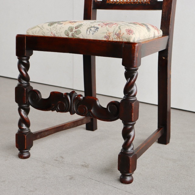 英国ヴィンテージのオーク材の籐製背もたれチェア