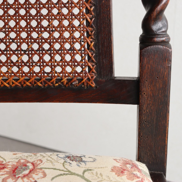 英国ヴィンテージのオーク材の籐製背もたれチェア